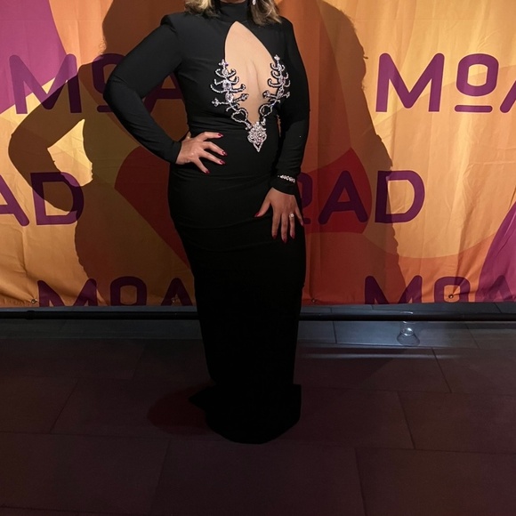 Elegant Black Fitted Dress with Diamond Detail - Picture 1 of 4